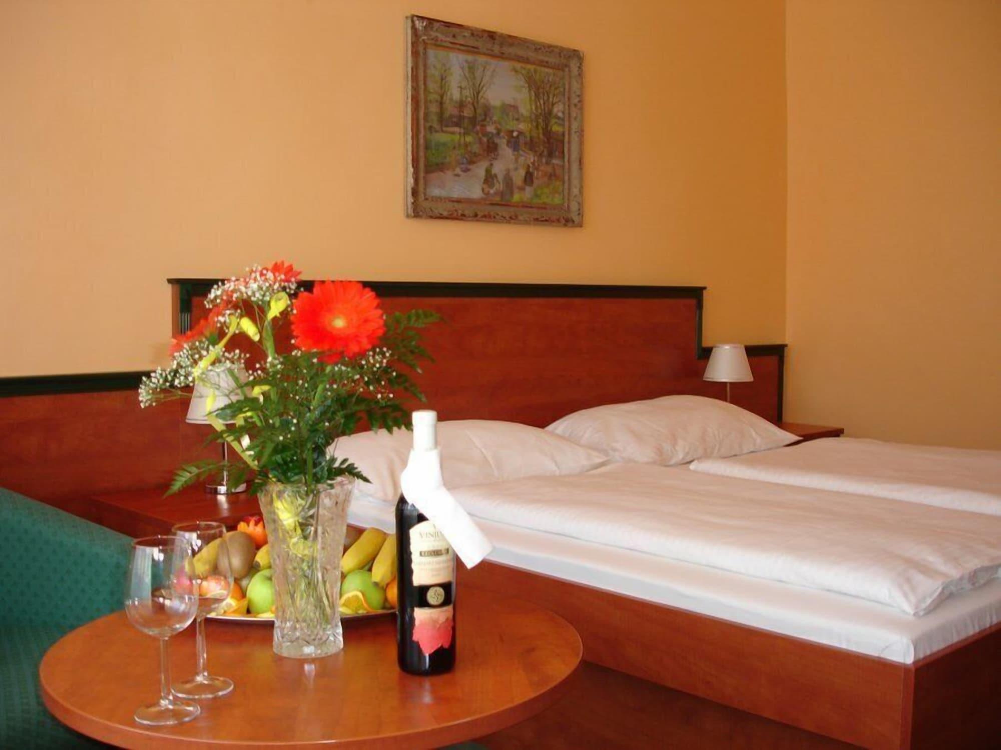 Ea Hotel Jessenius Karlowe Wary Zewnętrze zdjęcie