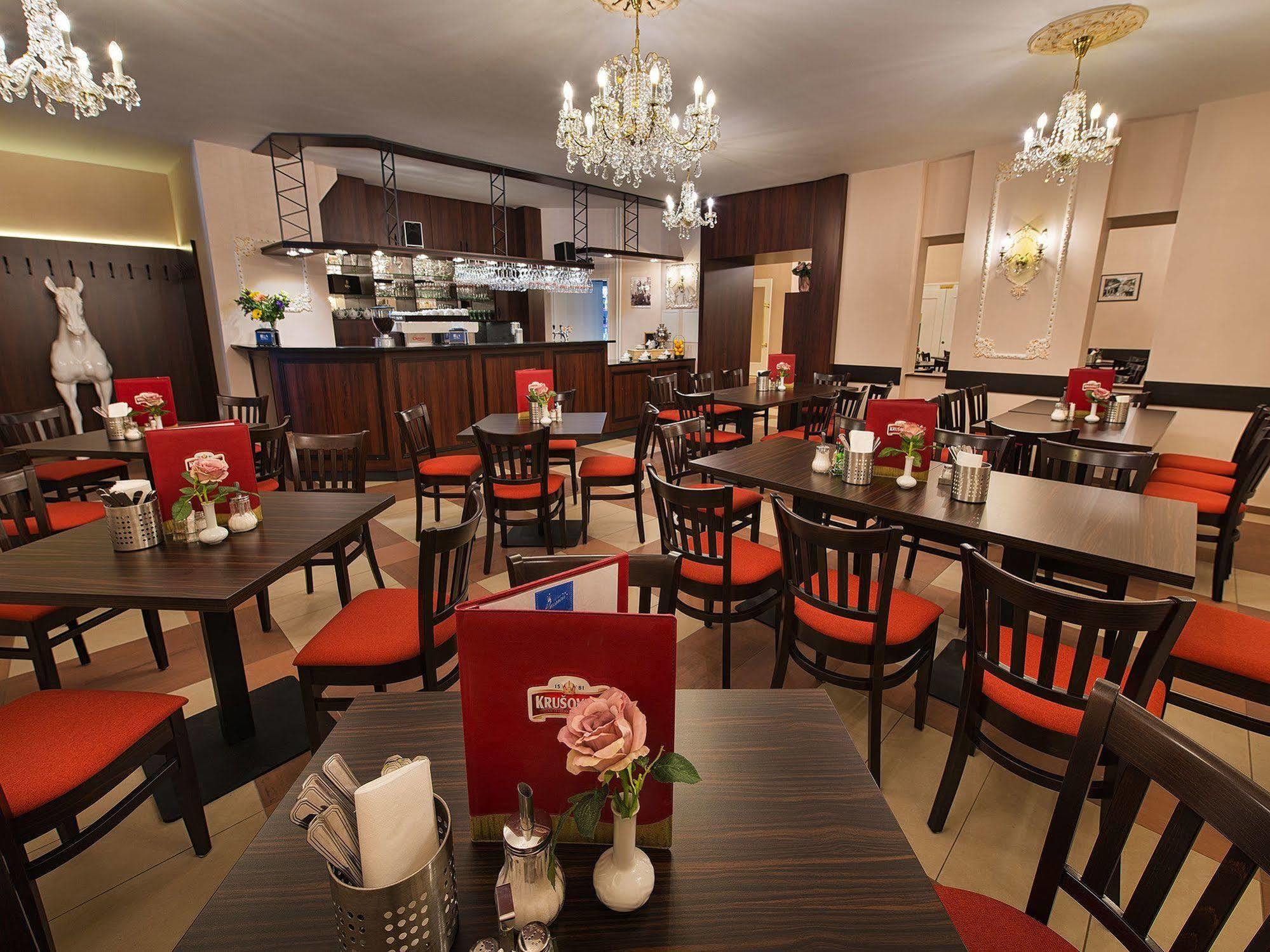 Ea Hotel Jessenius Karlowe Wary Zewnętrze zdjęcie
