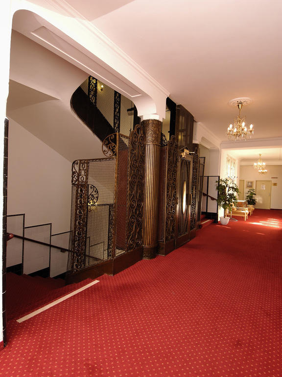 Ea Hotel Jessenius Karlowe Wary Zewnętrze zdjęcie